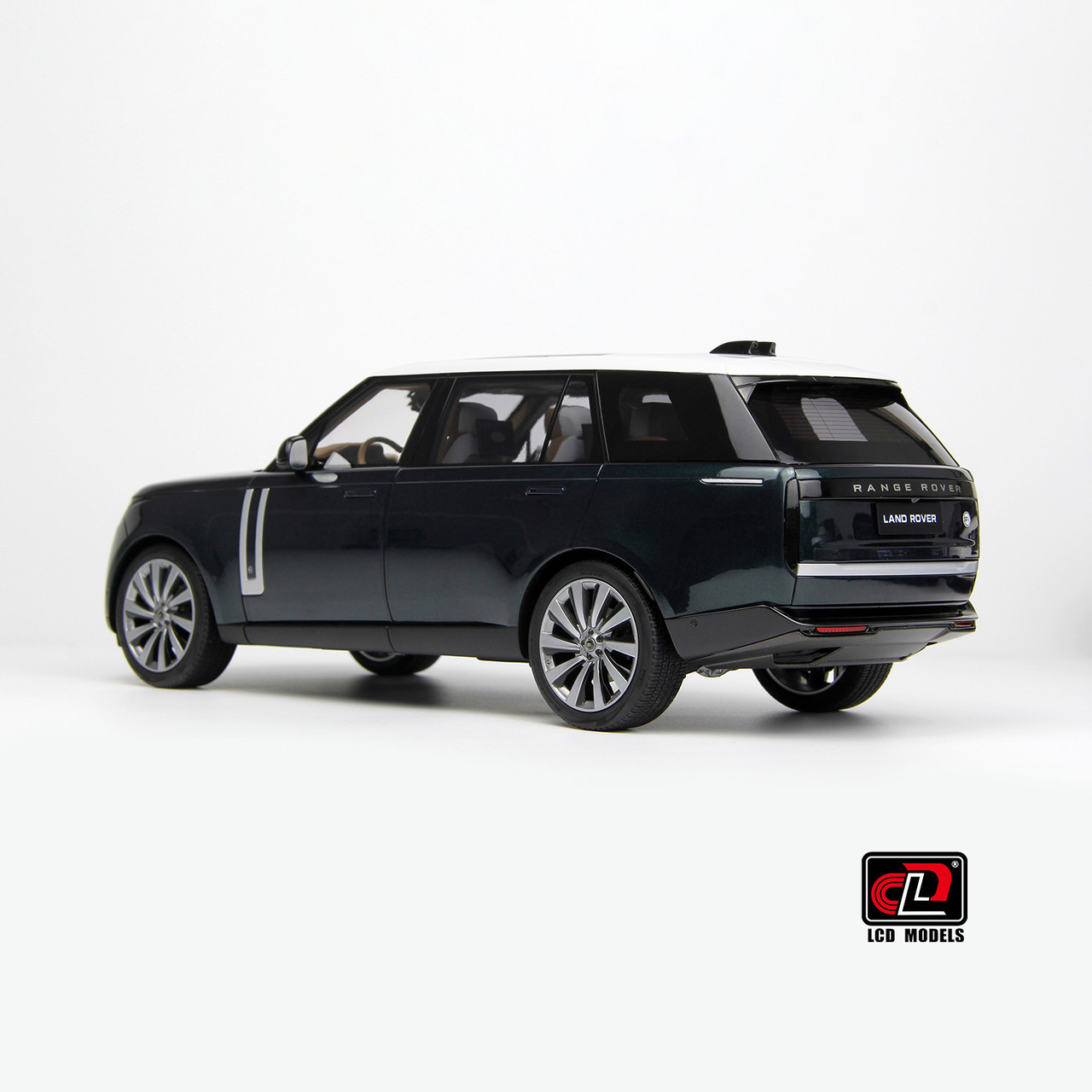 N 1/18 LCD 2022 Land Rover Range Rover SV (Green with White Top