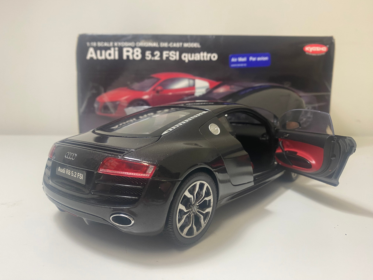 DEFECT 1/18 Kyosho Audi R8 5.2 FSI (Dark Grey) Diecast Car Model
