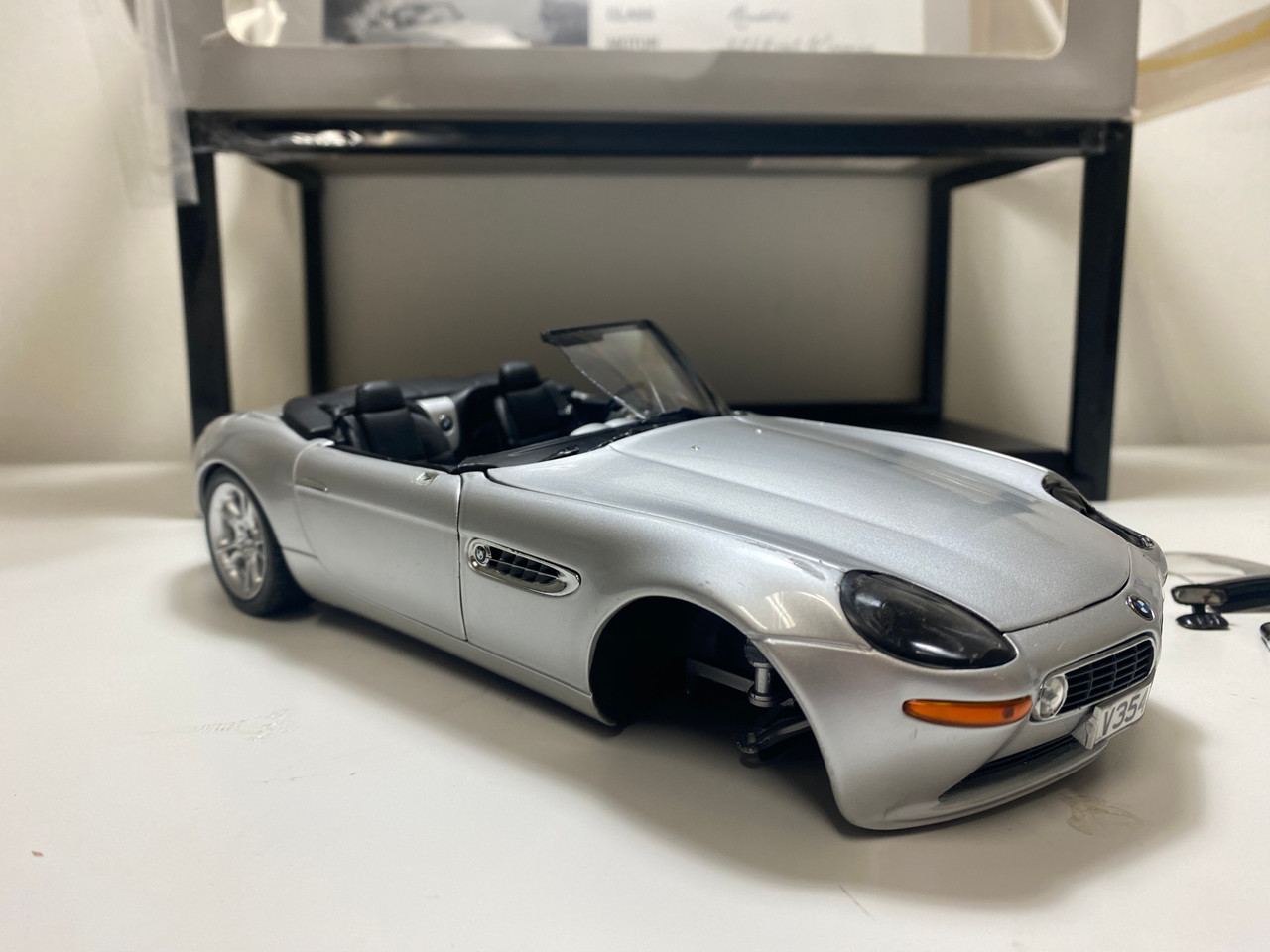 DAMAGED AS-IS 1/18 Dealer Edition BMW Z8 (Silver) Diecast Car Model