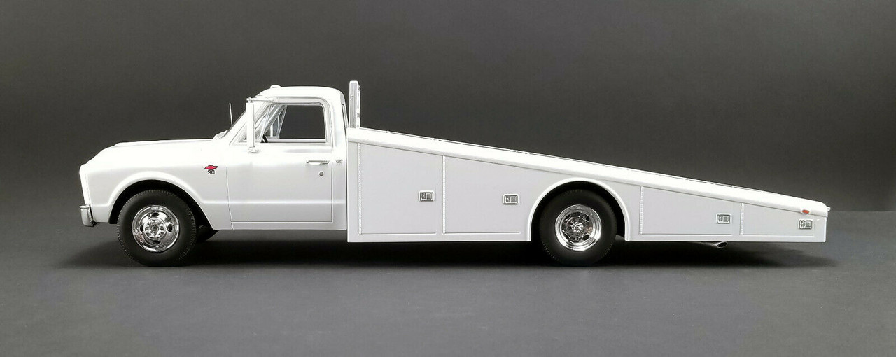 1/18 ACME Chevrolet Chevy Ramp Truck C-30 C30 1967 (White) Diecast Car Model