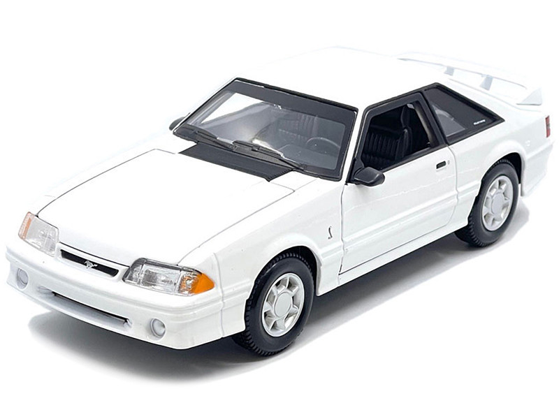 1/24 Maisto 1993 Ford Mustang SVT Cobra (White) Diecast Car Model
