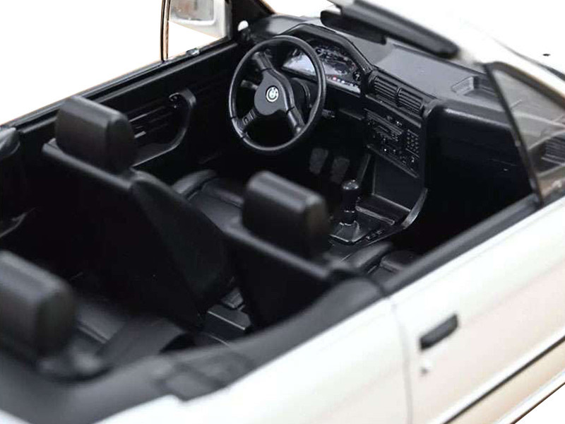 1/18 Norev 1991 BMW 3-Series 325i (E30) Cabriolet (Alpine White