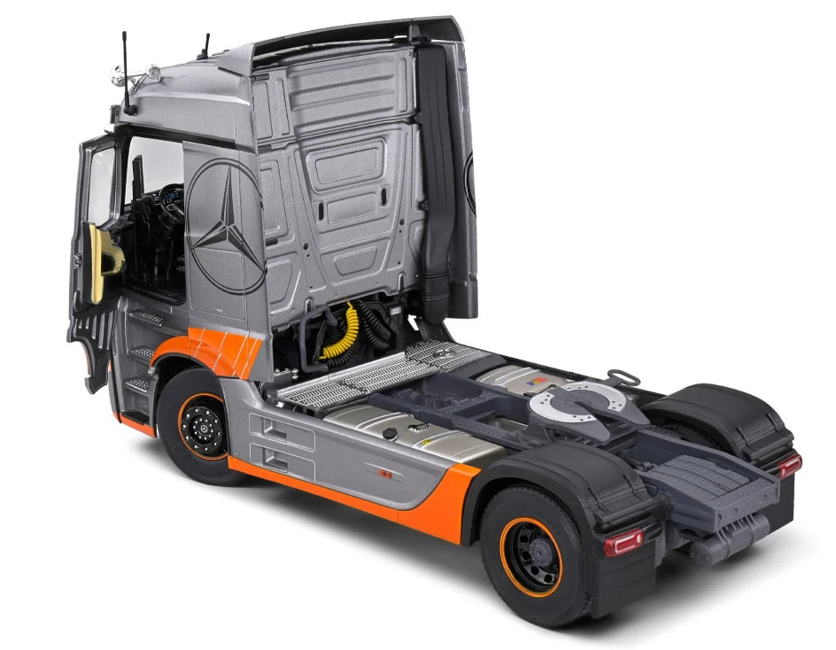 1/24 Solido 2019 Mercedes-Benz Actros L Grand Prix Edition (Silver