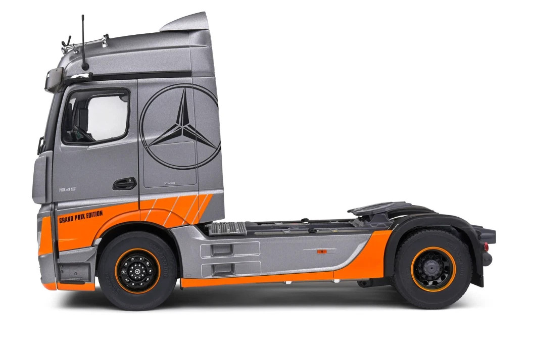 1/24 Solido 2019 Mercedes-Benz Actros L Grand Prix Edition (Silver