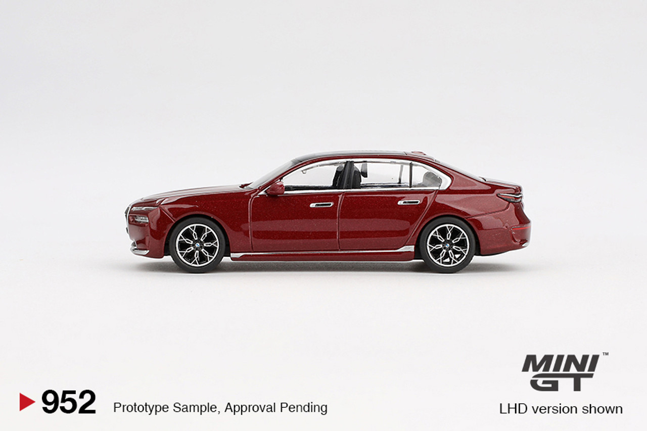 1/64 Mini GT BMW i7 xDrive60 (Aventurin Red) Diecast Car