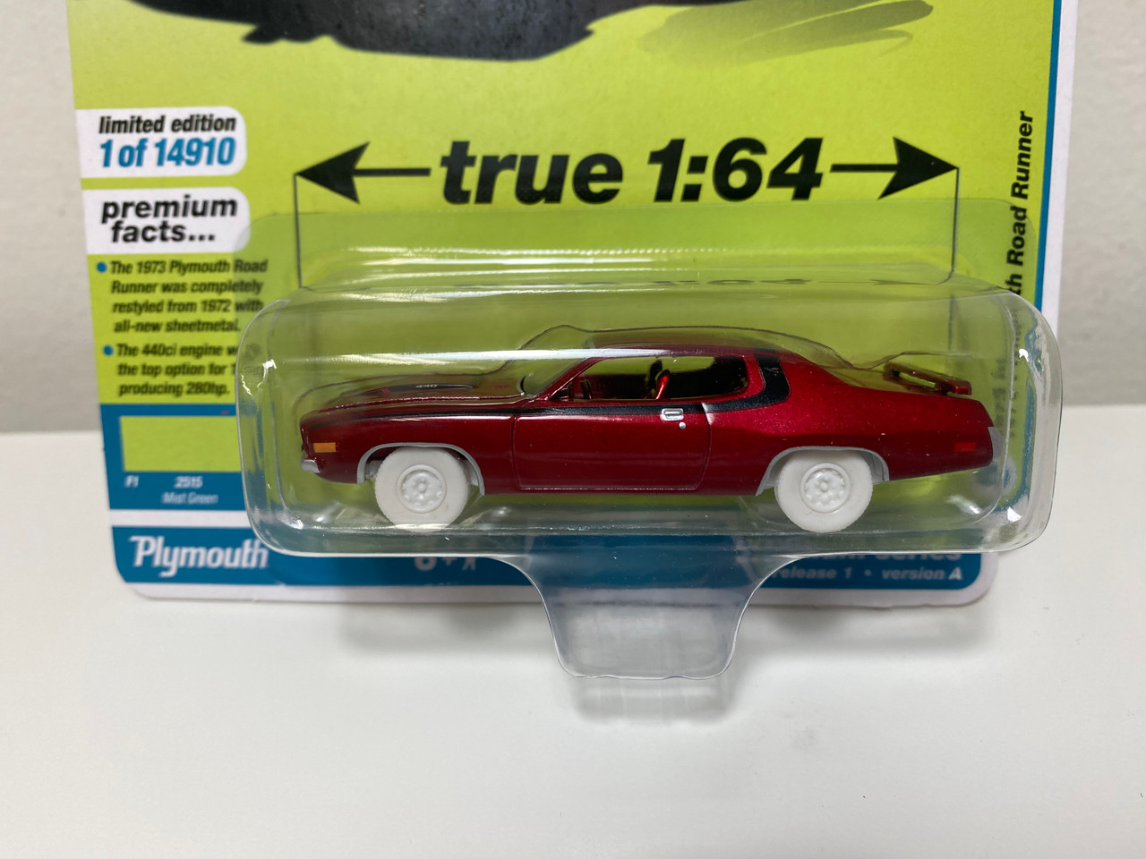 CHASE CAR 1/64 Auto World 1973 Plymouth Road Runner 440 (Gloss Red