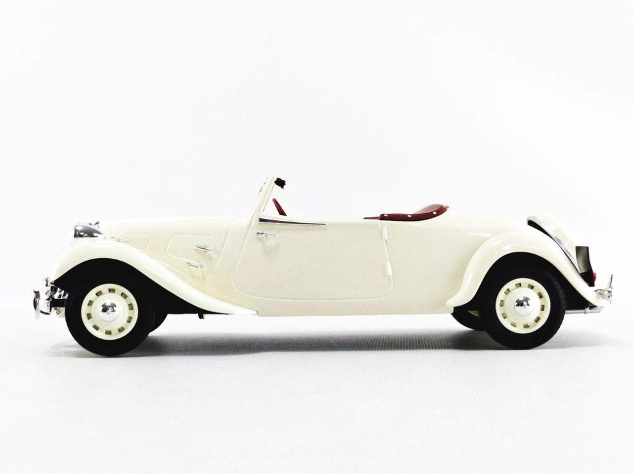 1/18 Norev 1939 Citroën "Traction Avant" 11 B 11B Cabriolet 1939 (Cream) Diecast Car Model