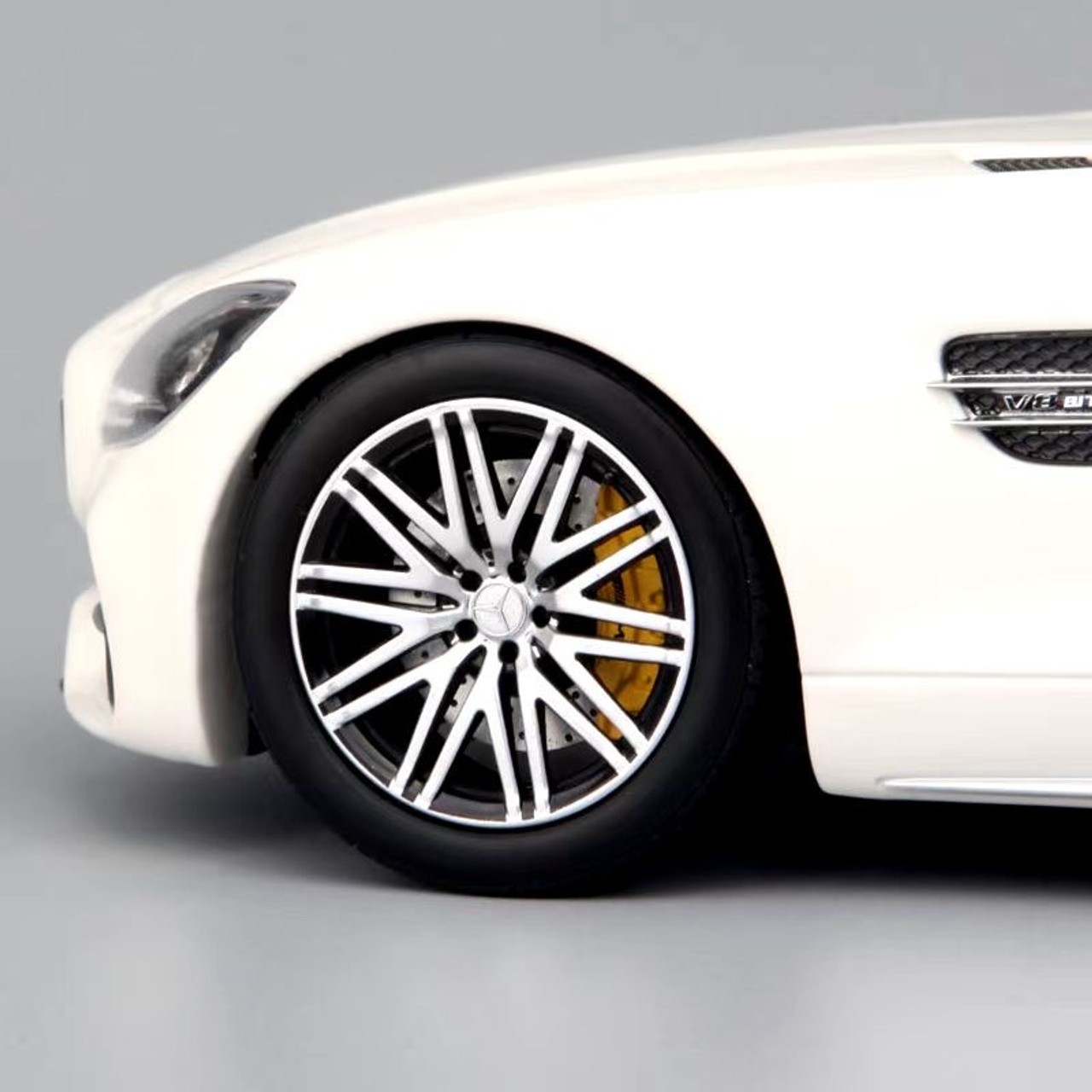 1/18 Norev Mercedes-Benz Mercedes-AMG AMG GT C GTC (White Metallic) Diecast Car Model