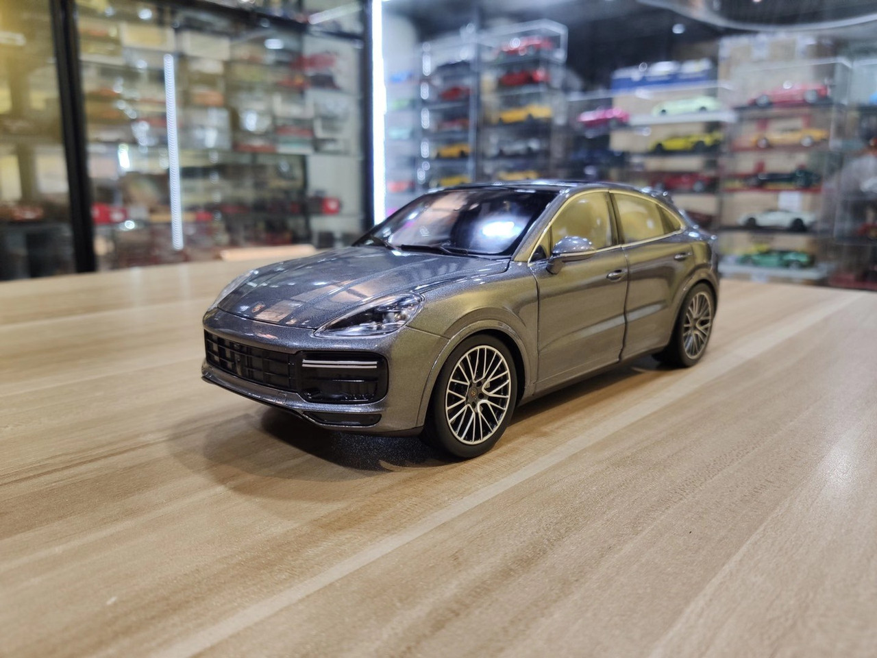 1/18 Norev 2019/2020 Porsche Cayenne Coupé Turbo (Dark Grey