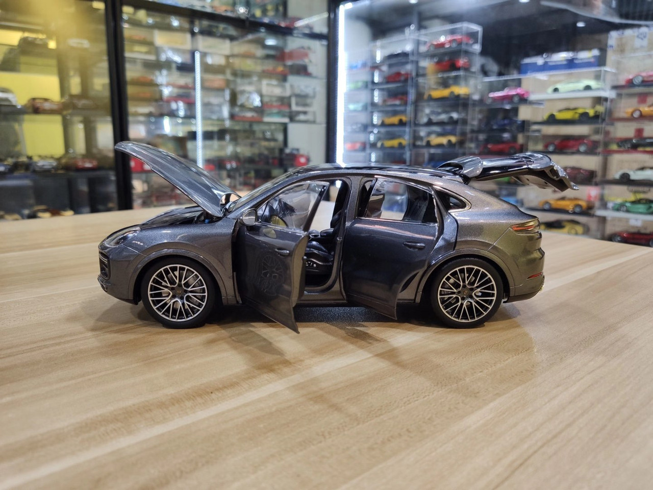 ノレブ NOREV ポルシェ カイエン ターボ クーペ 2019 1/18 楽天市場】ノレブ 1/18 ポルシェ カイエン ターボ クーペ 2019