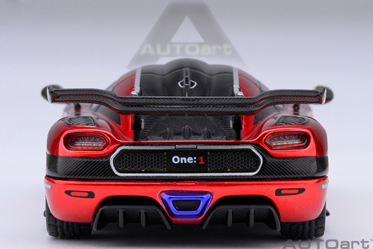 1/64 AUTOart Koenigsegg One: 1 (Apple Red with Carbon Fiber