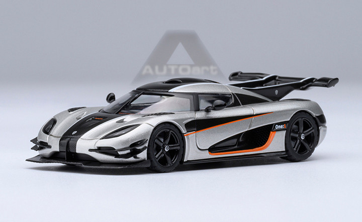 1/64 AUTOart Koenigsegg One: 1 (Moon Grey with Carbon Black