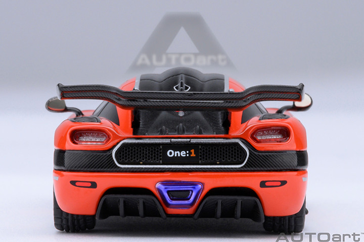 AUTOart 1/64 Koenigsegg One:1 オレンジ ミニカー 1/64 AUTOart Koenigsegg One: 1 (Lava Orange with Carbon Fiber