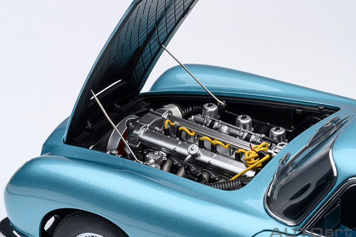1/18 AUTOart Aston Martin DB5 (Caribbean Pearl Blue) Car Model