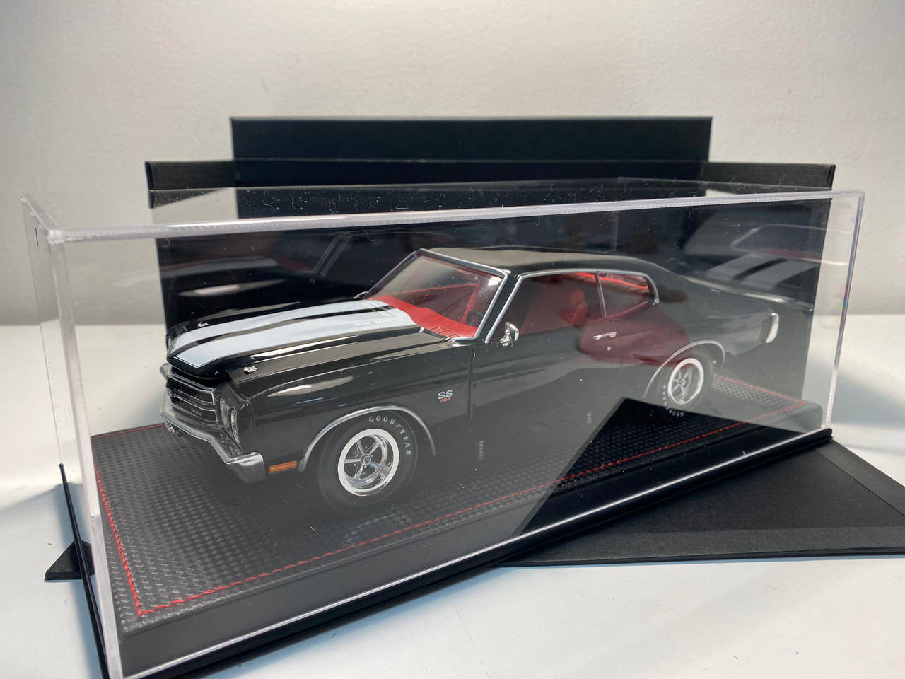 1/18 Auto World 1970 Chevrolet Chevelle SS Tuxedo (Black with