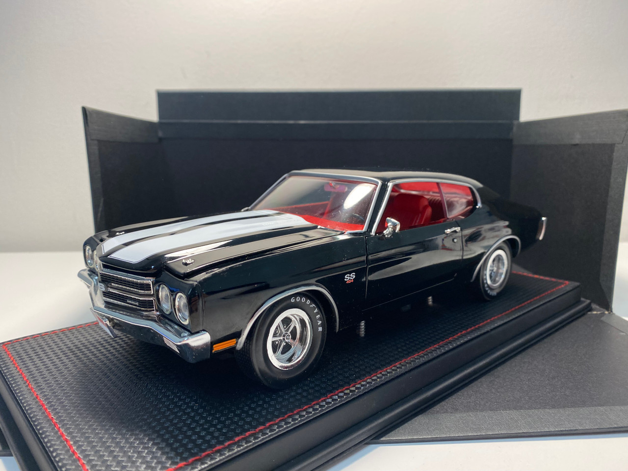 1/18 Auto World 1970 Chevrolet Chevelle SS Tuxedo (Black with