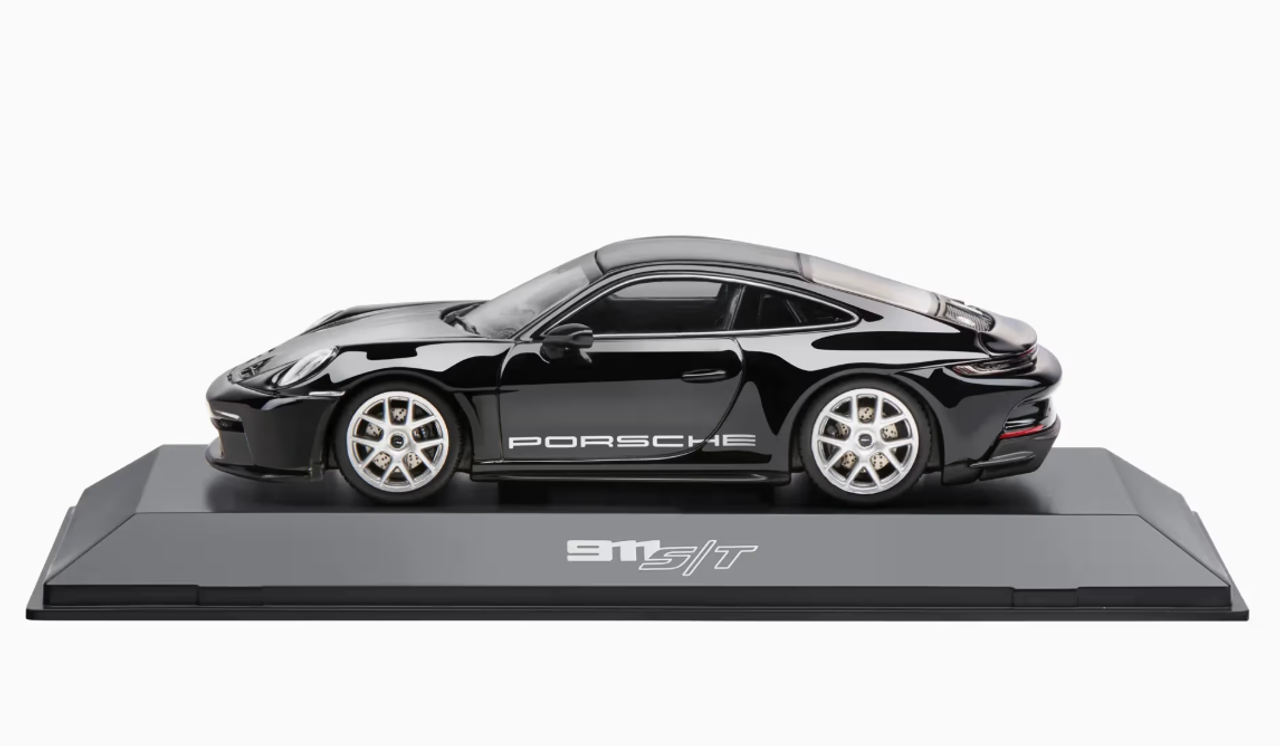 1/43 Dealer Edition Porsche 911 (992) S/T (Black) Car Model