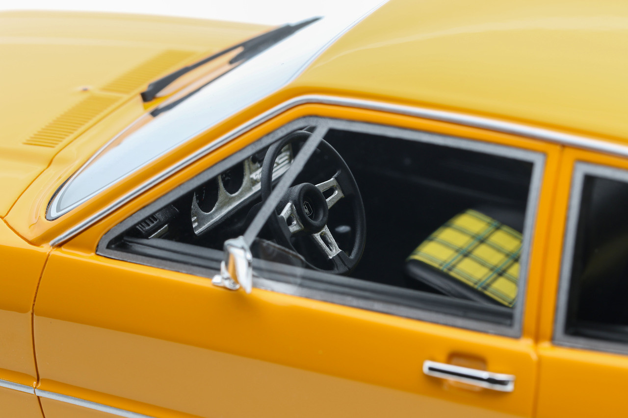 レジェントルマン 1/18 OTTO 1977 Volkswagen Scirocco GTI MK1 Jaune Marino Orange Car