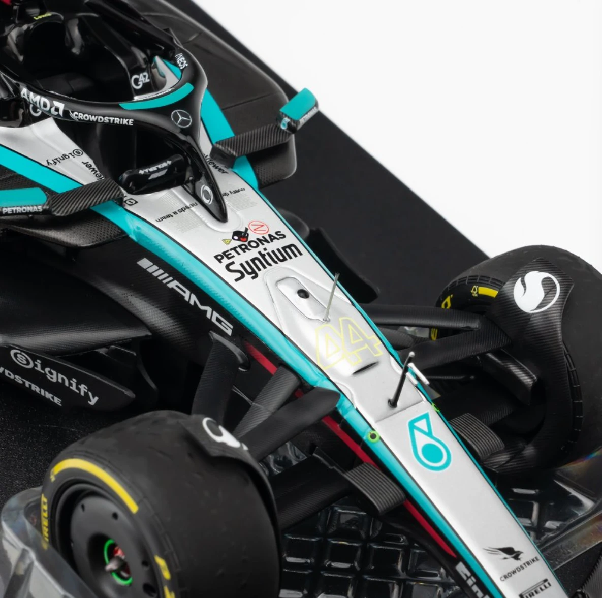 1/18 Minichamps 2024 Formula 1 Mercedes-AMG Petronas F1 Team F1 W15 E Performance Lewis Hamilton #44 Last Mercedes Race Abu Dhabi GP Car Model with Figure