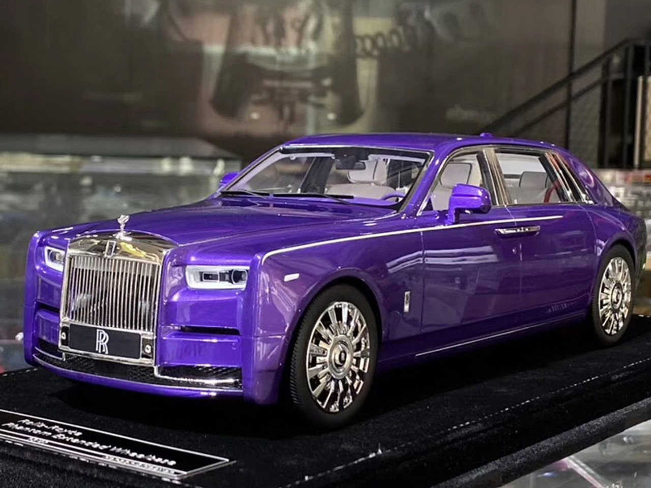 Vẻ đẹp của xe nhà giàu RollsRoyce Phantom 2018 tại Các Tiểu vương quốc Ả  Rập Thống nhất