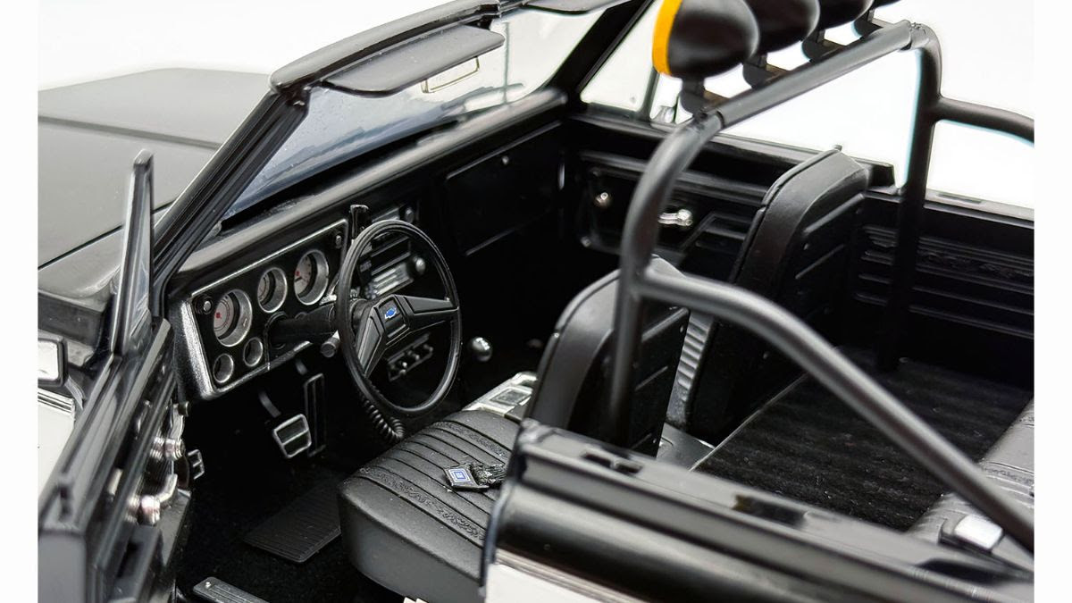 ティガー 1/18 ACME 1971 Chevrolet Blazer K5 (Classic Tuxedo Black & White