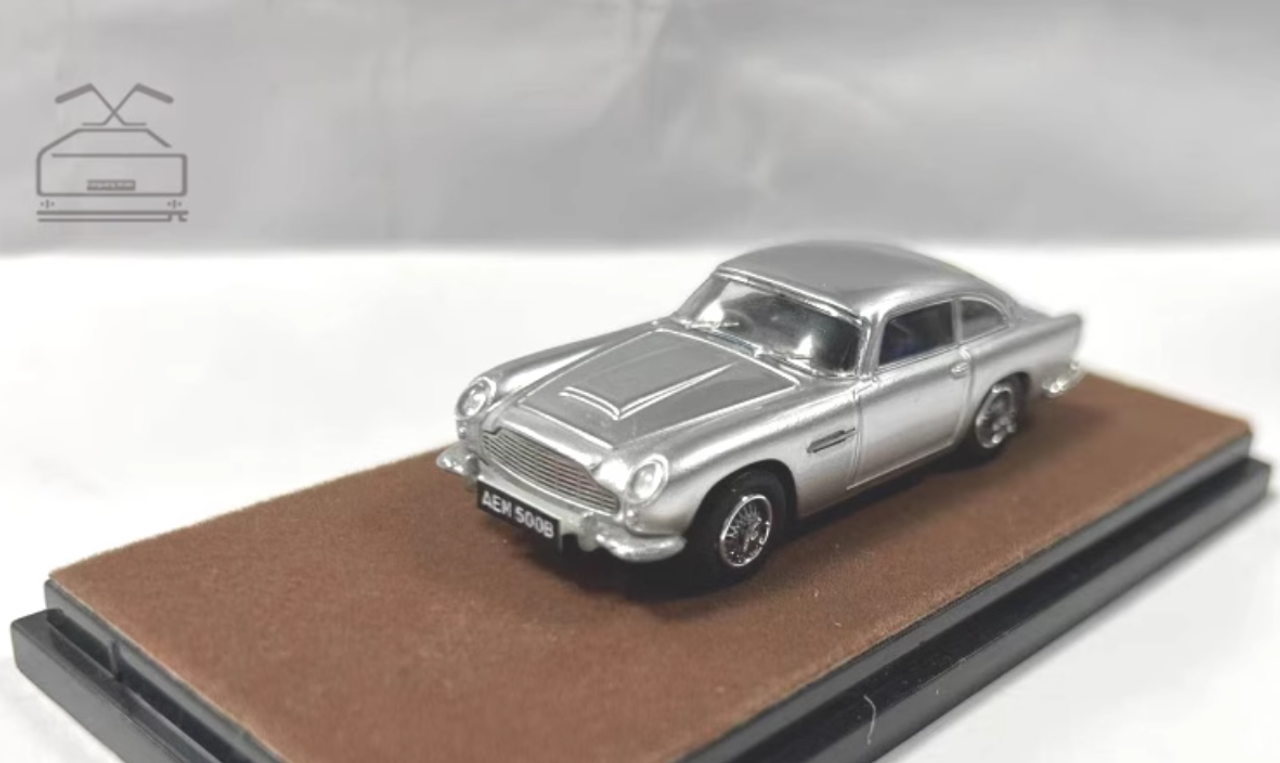1/64 Aston Martin DB5 (Silver) Diecast Car Model