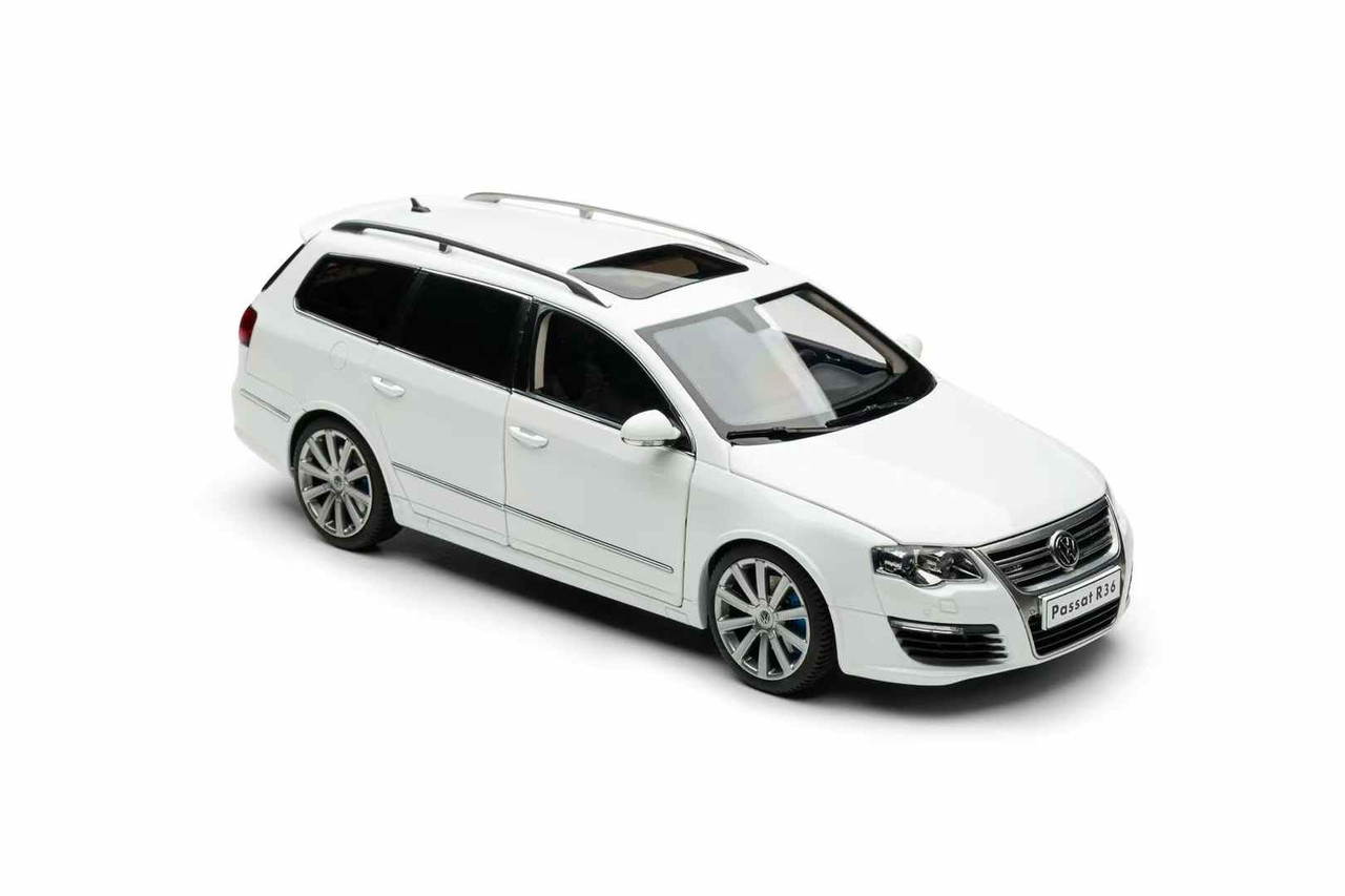 ダイキャスト 1:18 スケール パサート R36 ステーションワゴン モデル 1/18 NZG Volkswagen Passat Estate R36 Wagon (White) Diecast Car