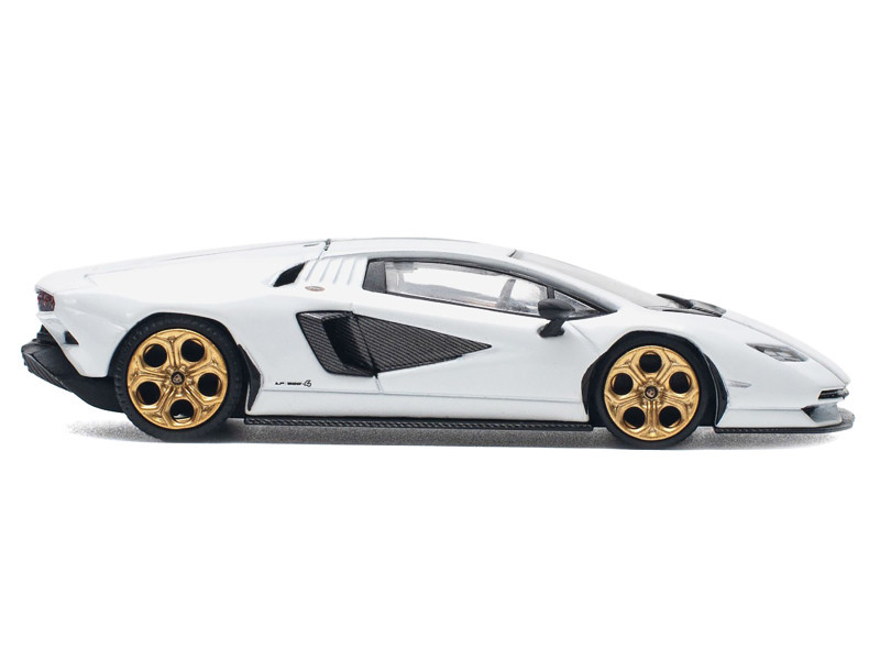 Lamborghini Countach LPI 800-4 White with Carbon Accents 1/64