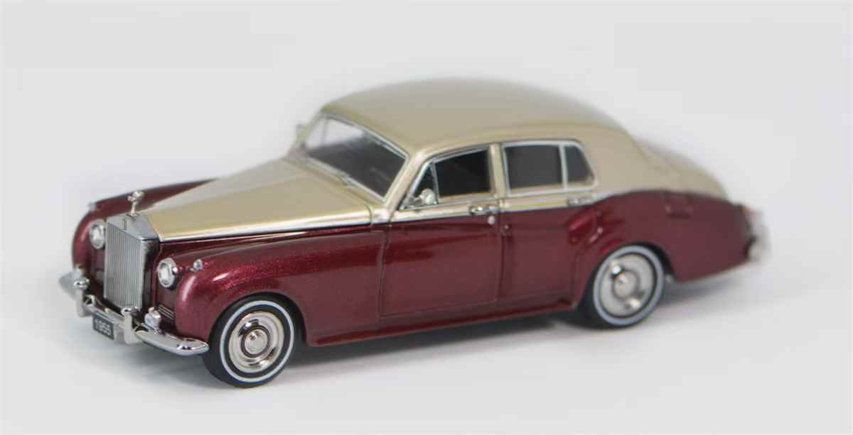 1/64 GFCC 1955 Rolls-Royce Silver Cloud I (Red & Gold) Diecast Car