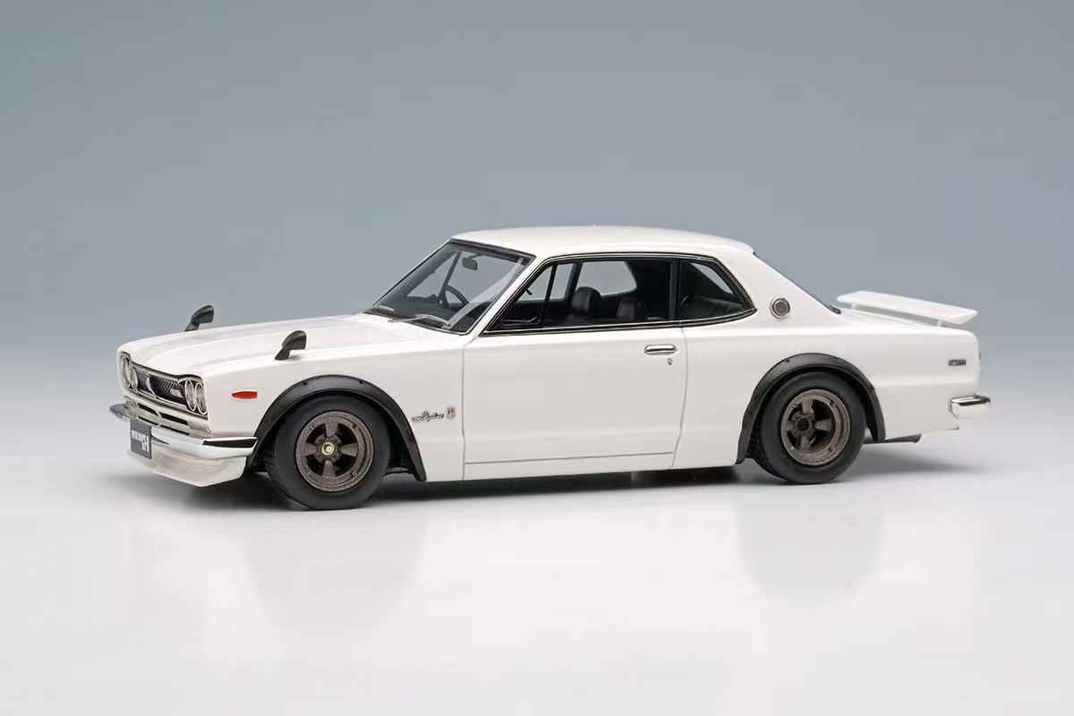 メイクアップ SKYLINE 2000 GTR 1973 ホワイト EM394A 1/43 Makeup Nissan Skyline 2000GT-R (KPGC10) with Spoiler & Nissan