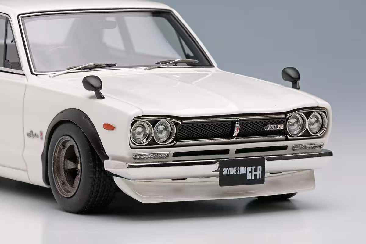 メイクアップ SKYLINE 2000 GTR 1973 ホワイト EM394A 1/43 Makeup Nissan Skyline 2000GT-R (KPGC10) with Spoiler & Nissan