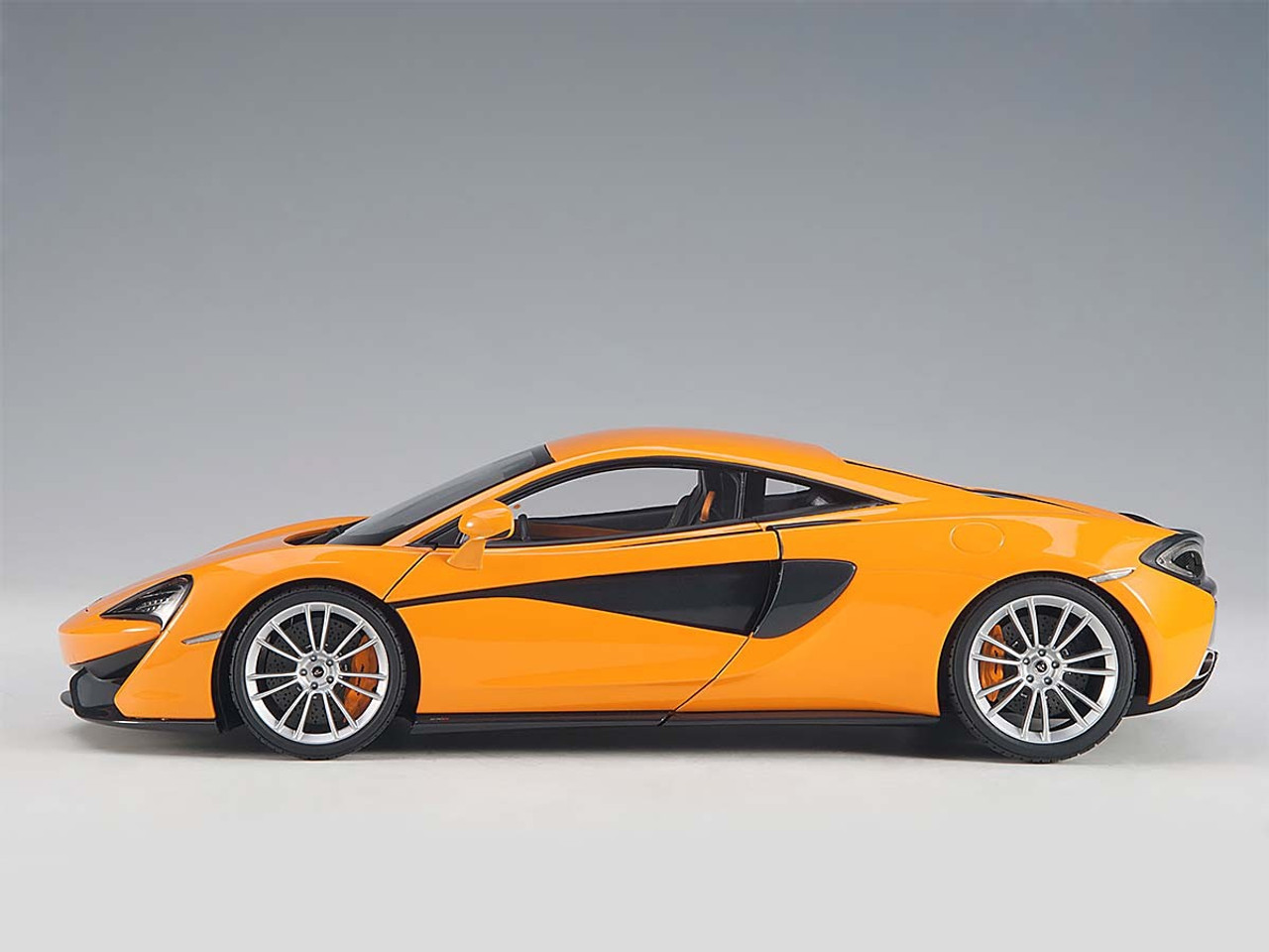 Defect Custom Painted Wheels 1/18 AUTOart McLaren 570S McLaren Orange w/ Silver Wheels Diecast Car Model 76044