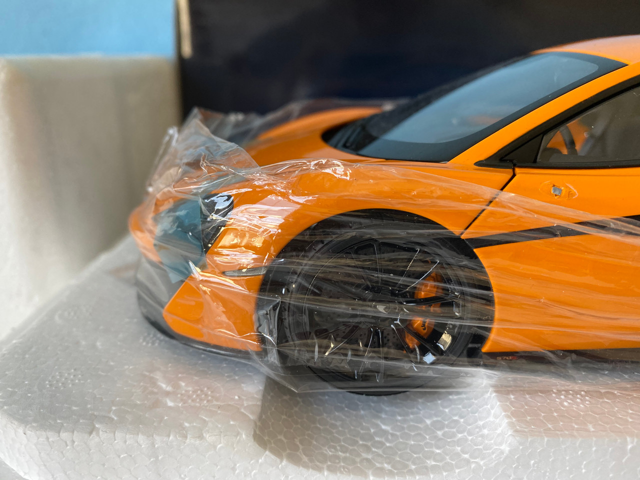 Defect Custom Painted Wheels 1/18 AUTOart McLaren 570S McLaren Orange w/ Silver Wheels Diecast Car Model 76044