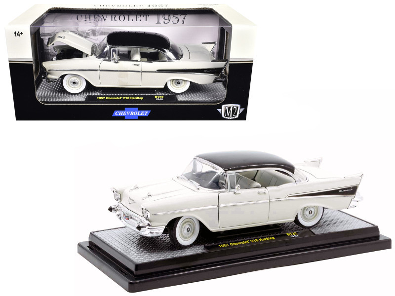 五十鈴 1957 Chevrolet 210 Hardtop White with a Black Top and White and