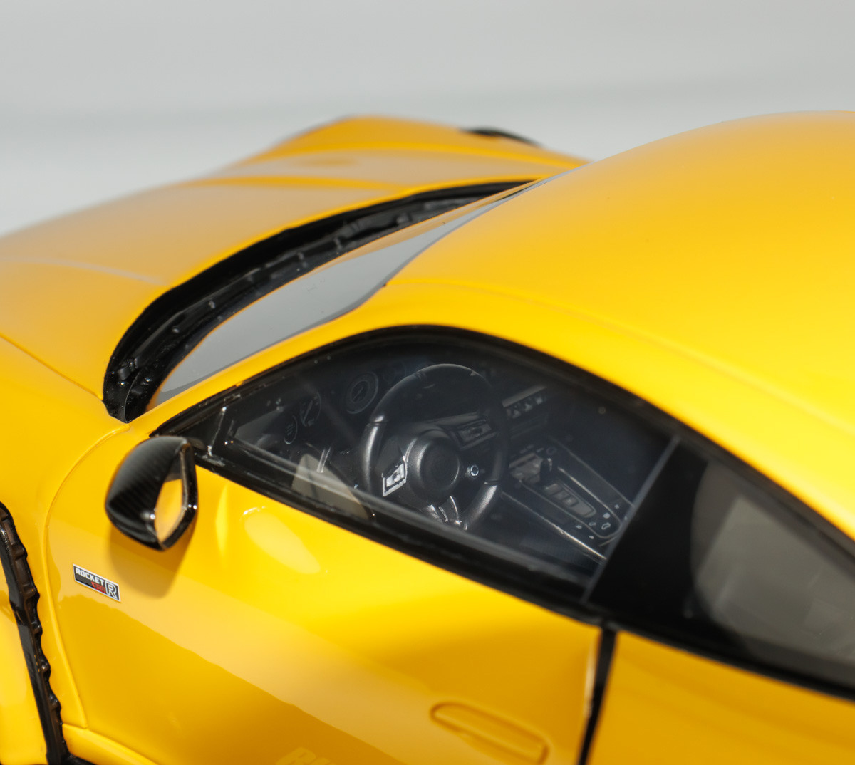 1/18 GT Spirit Porsche 911 992 Turbo S Brabus 900 Rocket-R (Yellow