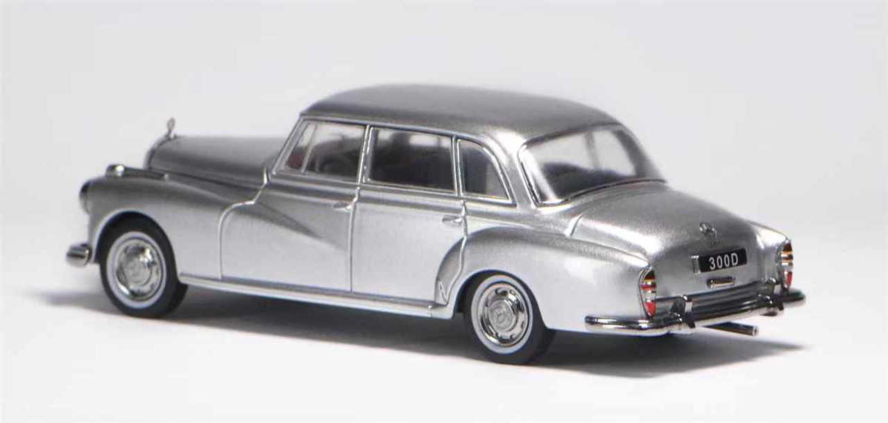 1/64 GFCC Mercedes-Benz 300D (Silver) Diecast Car Model