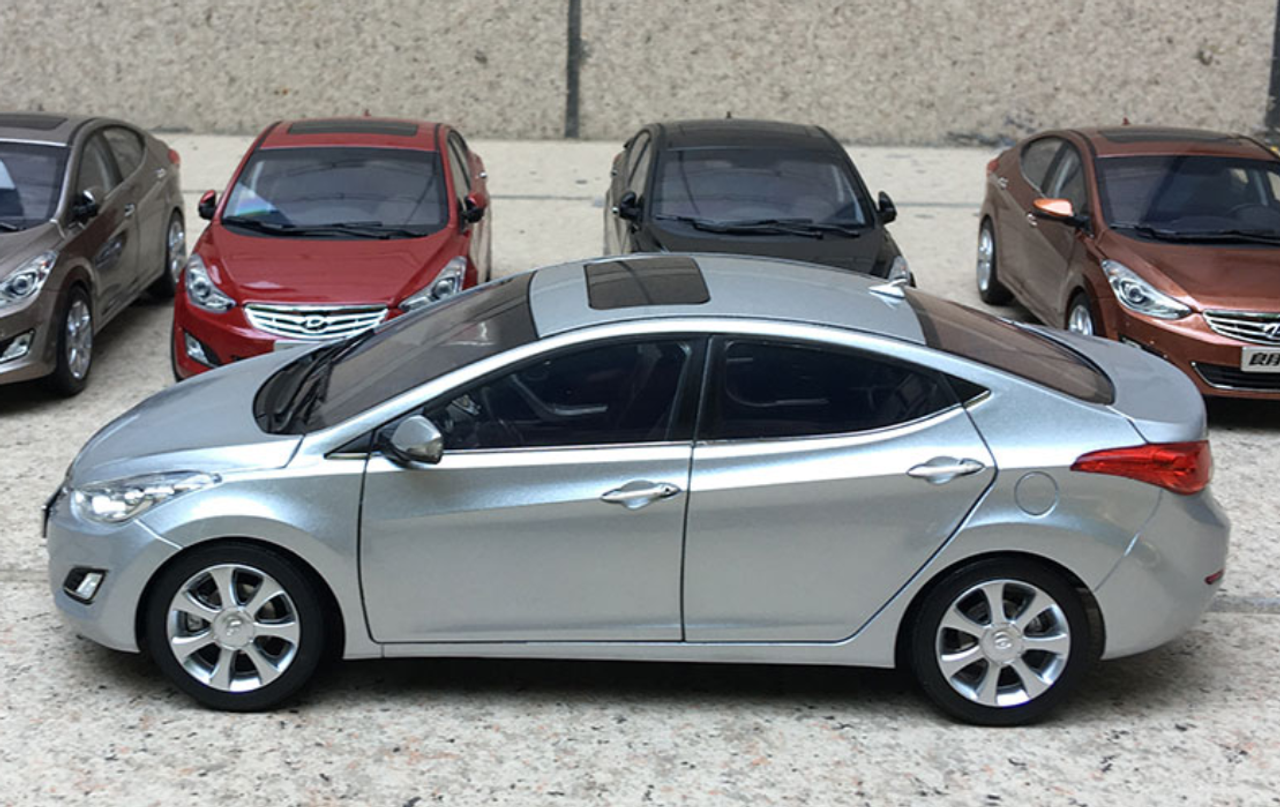 1/18 Dealer Edition Hyundai Elantra (Silver) 5th generation (MD/UD; 2011–2015) Diecast Car Model