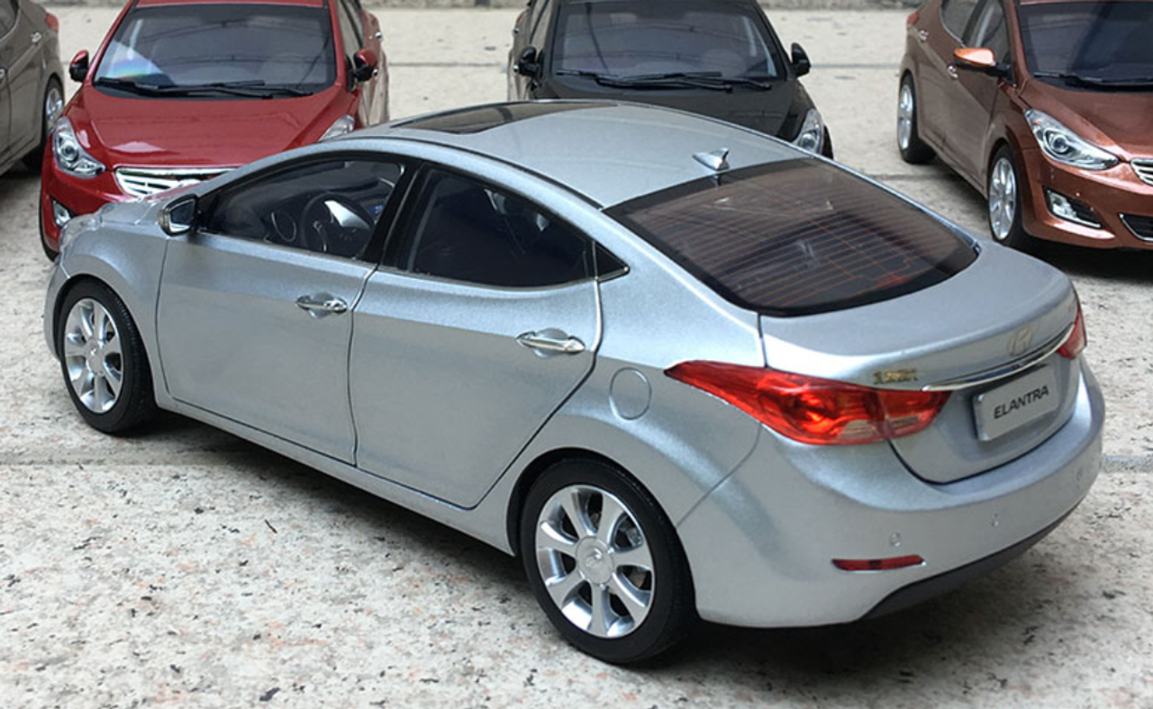 1/18 Dealer Edition Hyundai Elantra (Silver) 5th generation (MD/UD; 2011–2015) Diecast Car Model