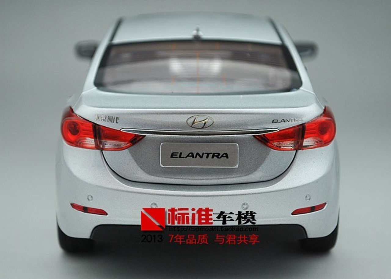 1/18 Dealer Edition Hyundai Elantra (Silver) 5th generation (MD/UD; 2011–2015) Diecast Car Model