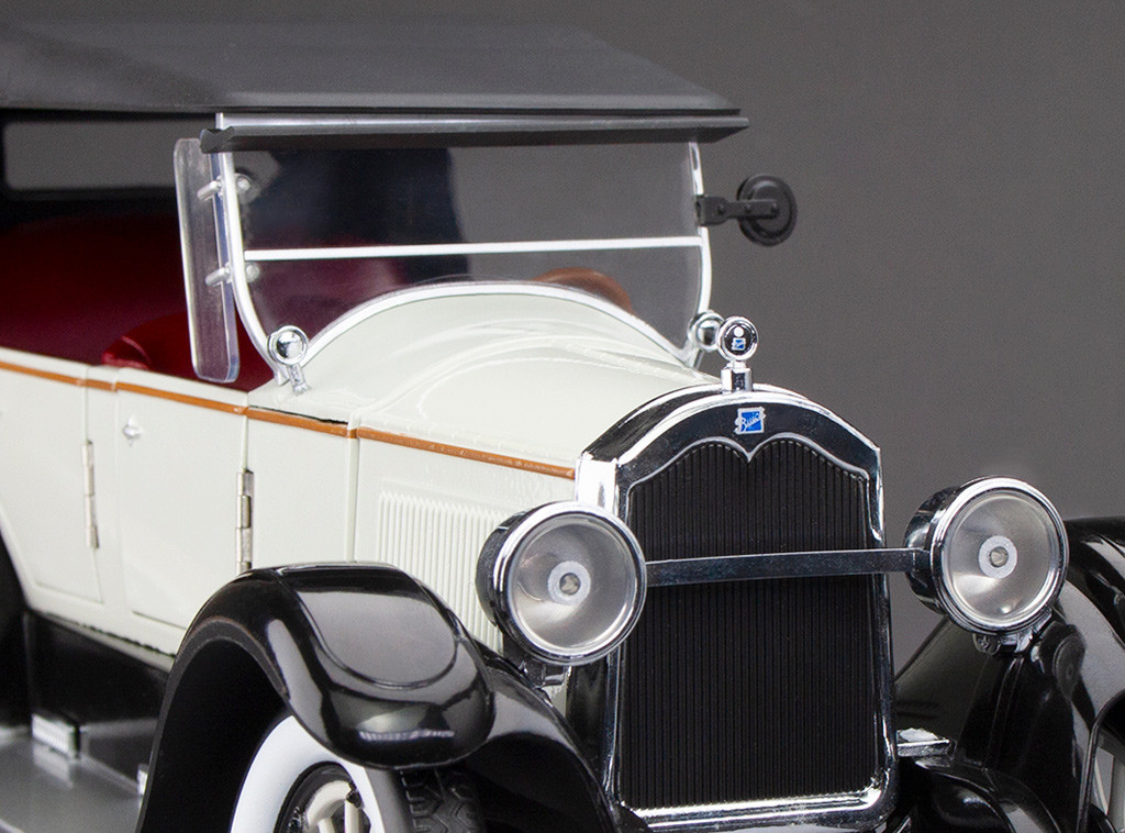 1/18 Sunstar 1925 Buick Model 25 (Light Grey) Diecast Car Model