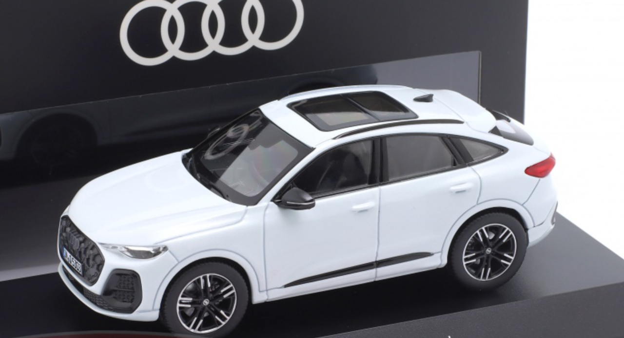 1/43 Dealer Edition Audi Q5 Sportback (Glacier White) Car Model