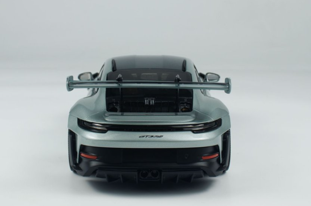 1/18 Minichamps 2023 Porsche 911 992 GT3 RS (Silver) Diecast Car Model
