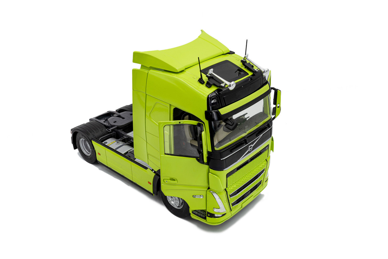 1/24 Solido 2023 Volvo Trucks FH Globetrotter XL (Neon Green