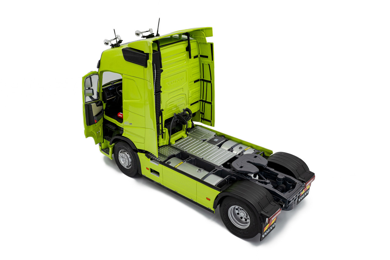 1/24 Solido 2023 Volvo Trucks FH Globetrotter XL (Neon Green
