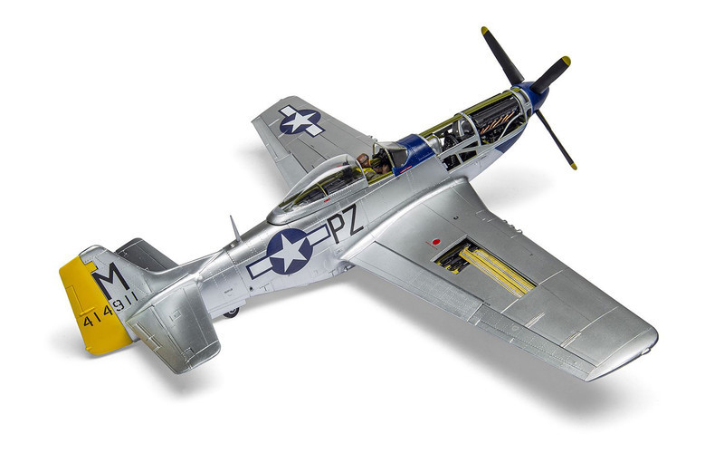 Level 4 Model Kit North American P-51D Mustang Aircraft with 2