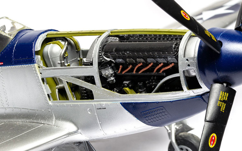 Level 4 Model Kit North American P-51D Mustang Aircraft with 2