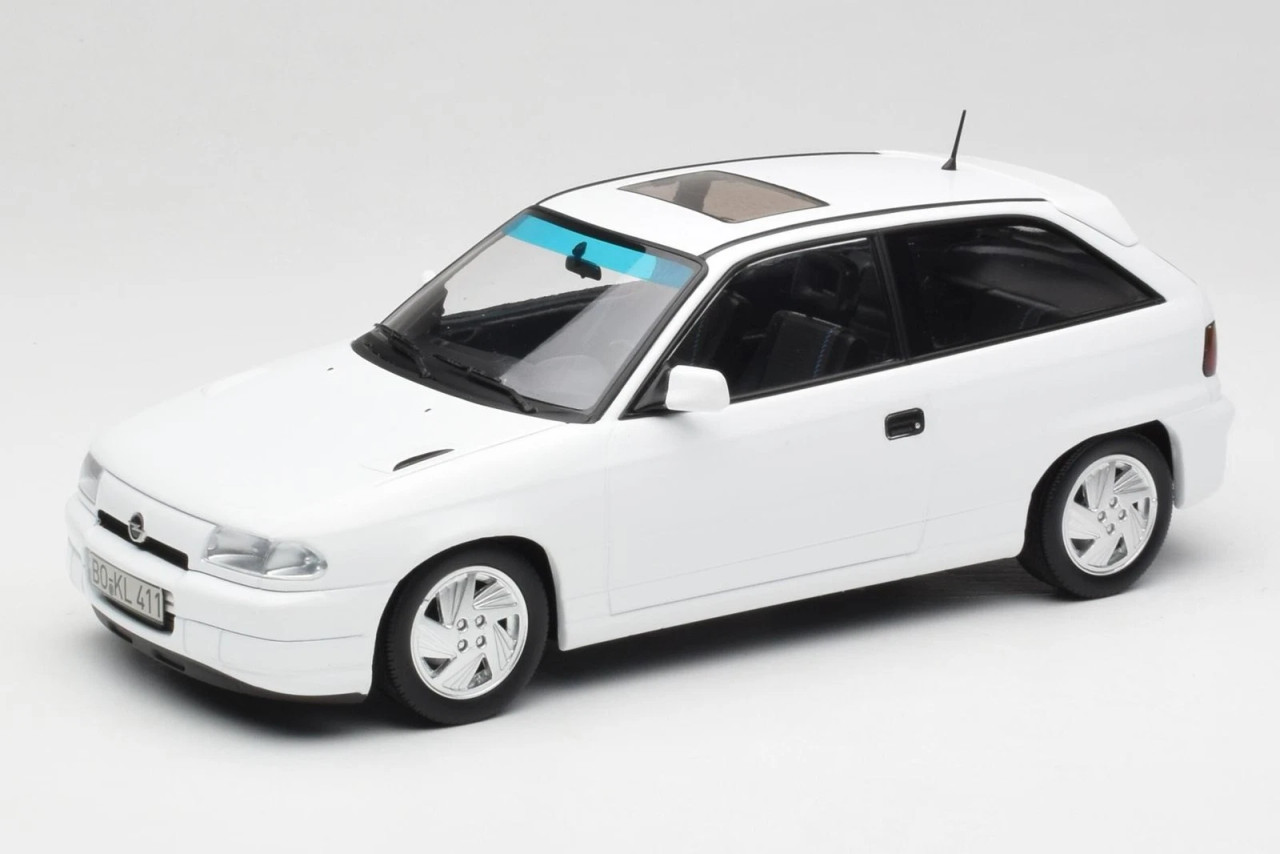 1/18 Norev 1991 Opel Astra GSi (Casablanca White) Diecast Car