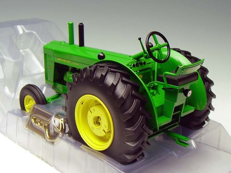 Farm Vehicles SpecCast 116 Diecast Highly Detailed 1947 John Deere M