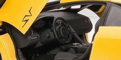 1/18 AUTOart Lamborghini Murcielago LP670-4 SV (Yellow) Diecast