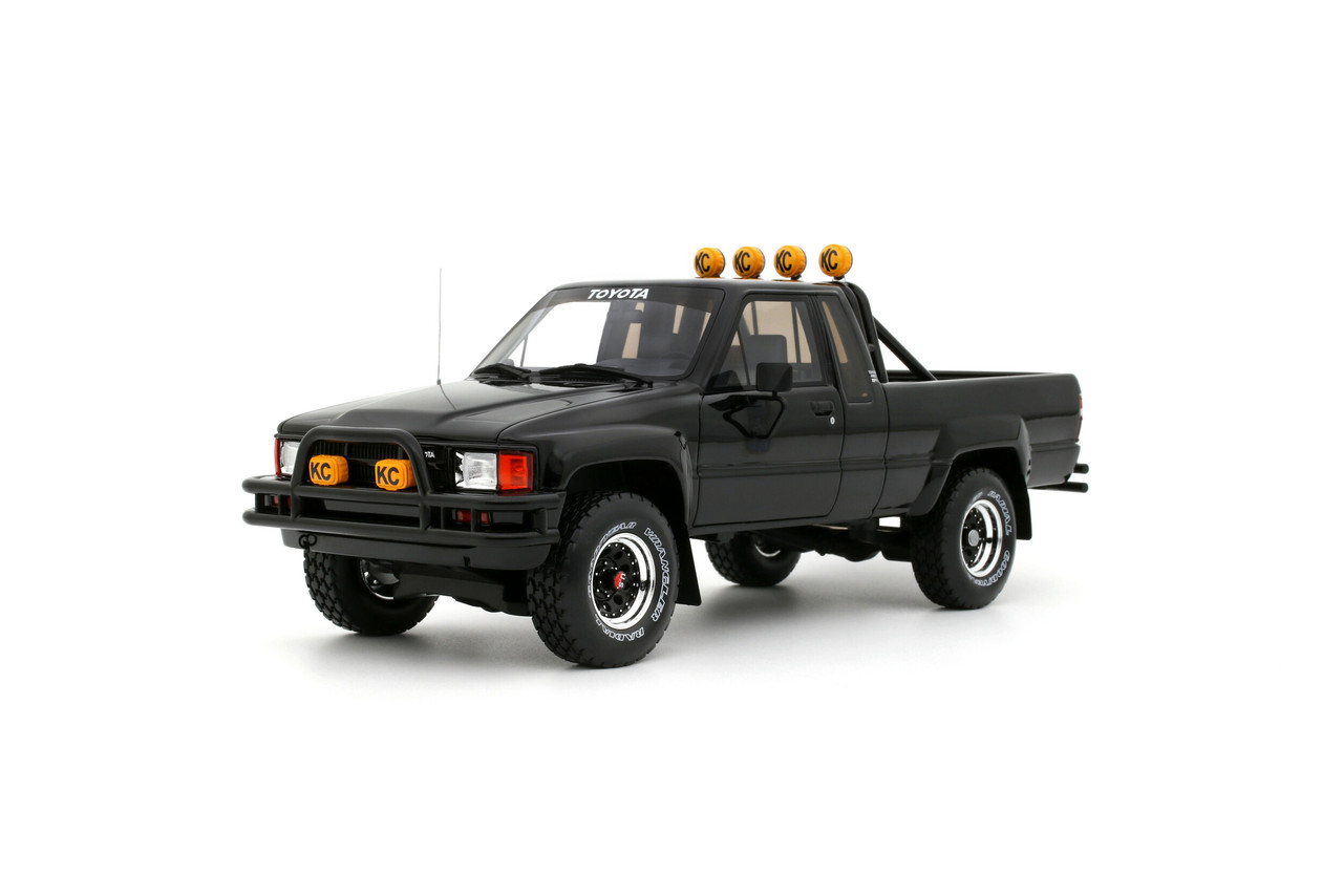 1/18 OTTO Toyota Hilux SR5 (Gloss Black) Car Model - LIVECARMODEL.com